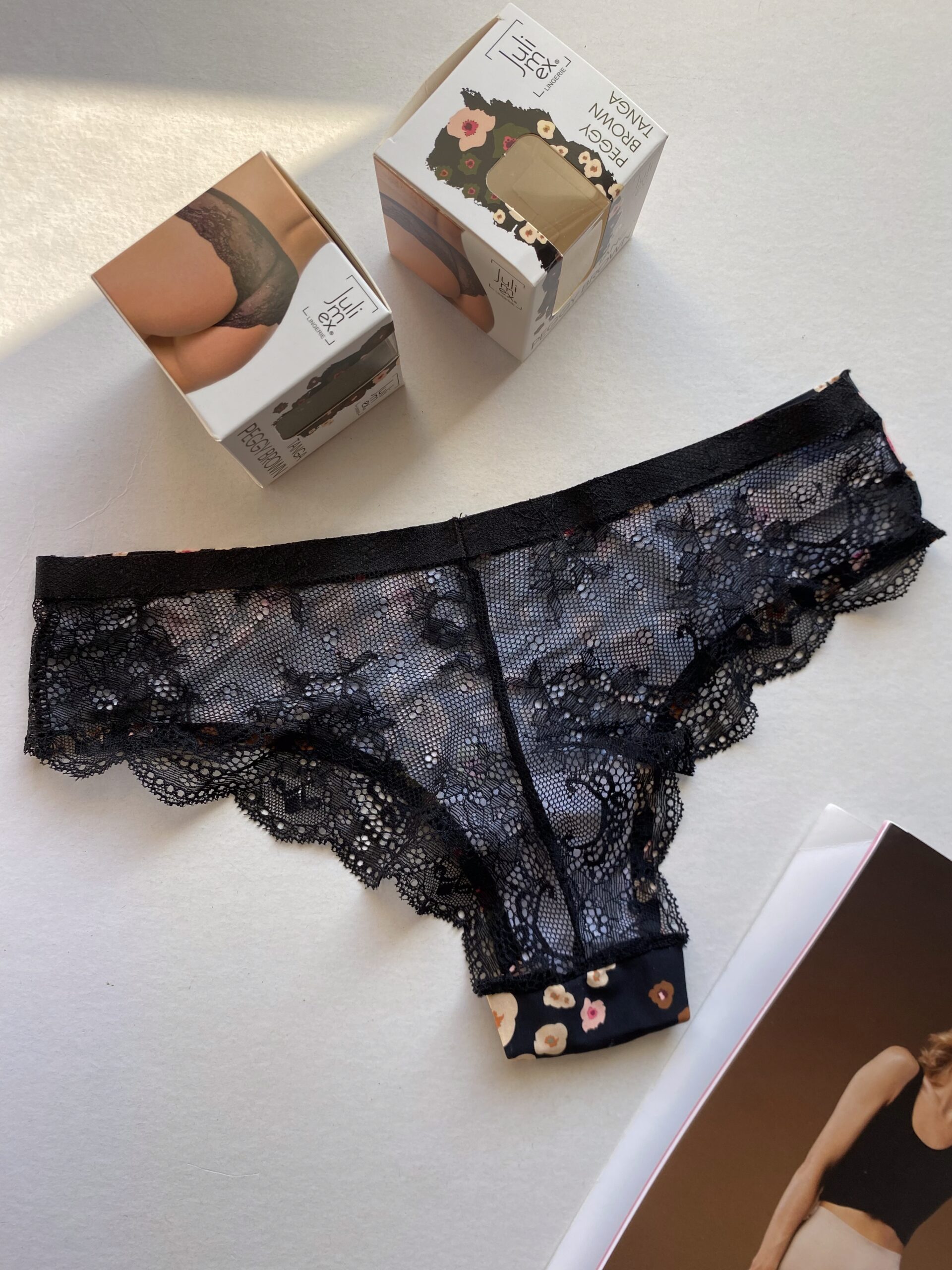 Julimex Peggy Brown csipkés Tanga panty, virágos - Image 2